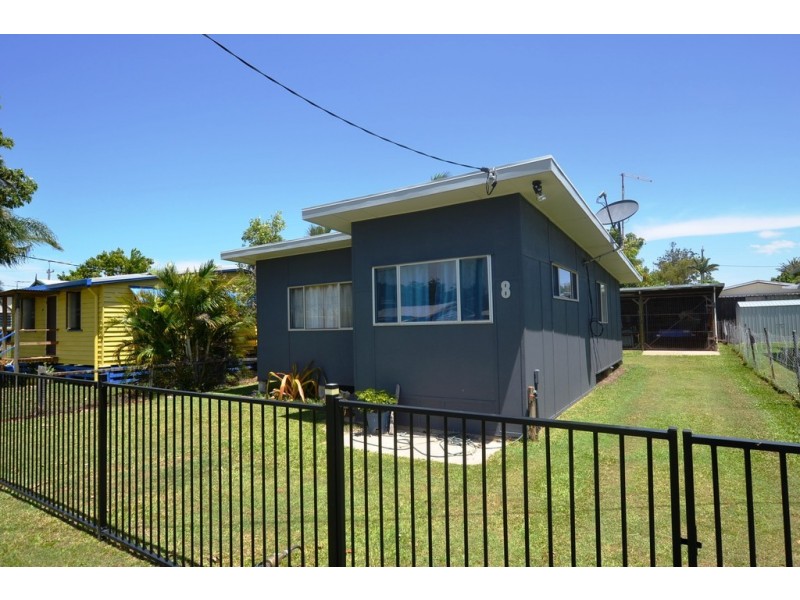 8 Meadow Street, Keppel Sands QLD 4702