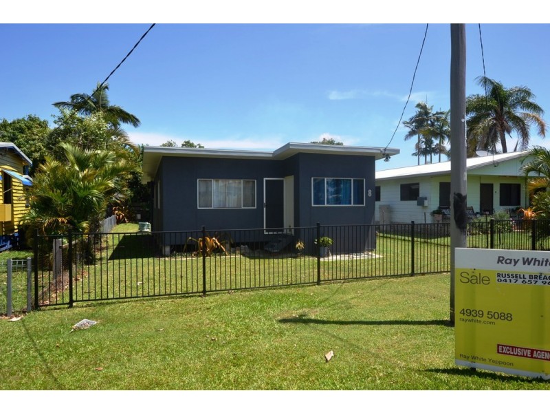 8 Meadow Street, Keppel Sands QLD 4702