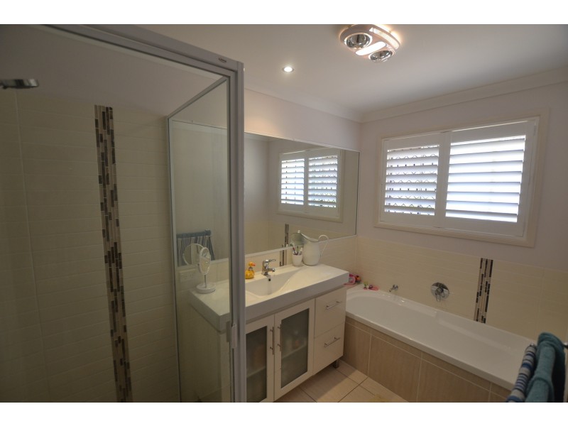 6 Driftwood  Drive, Rosslyn QLD 4703