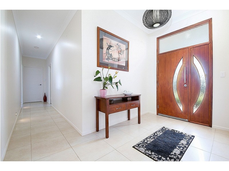 8 Mountain View Drive, Inverness QLD 4703