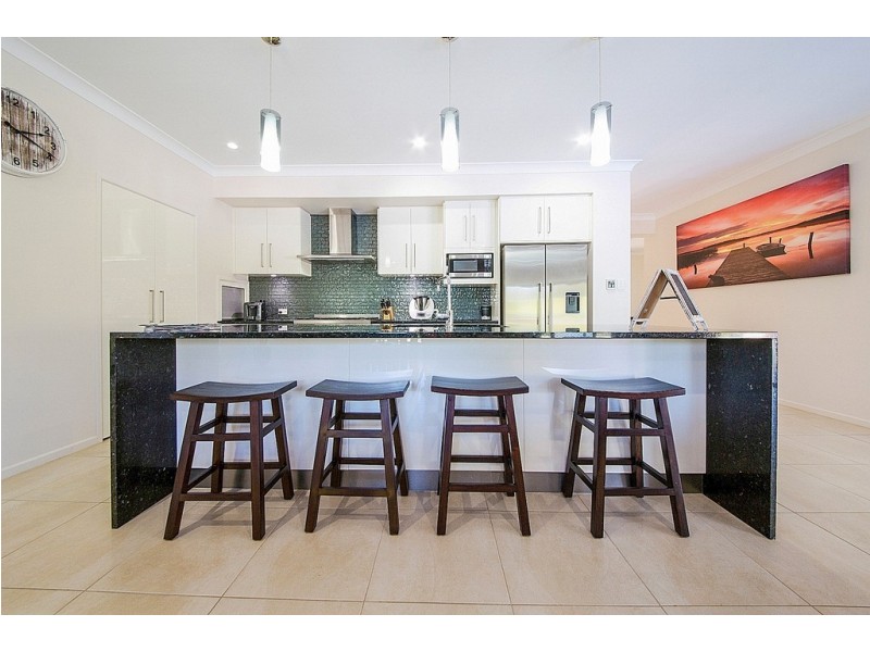 8 Mountain View Drive, Inverness QLD 4703