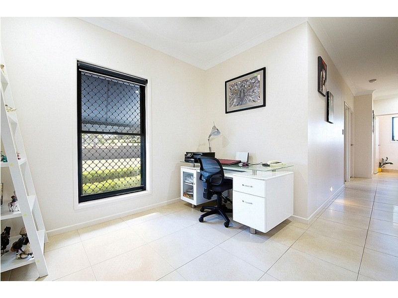 8 Mountain View Drive, Inverness QLD 4703