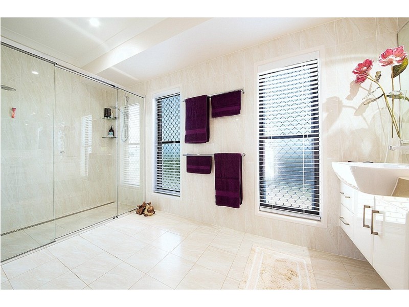 8 Mountain View Drive, Inverness QLD 4703