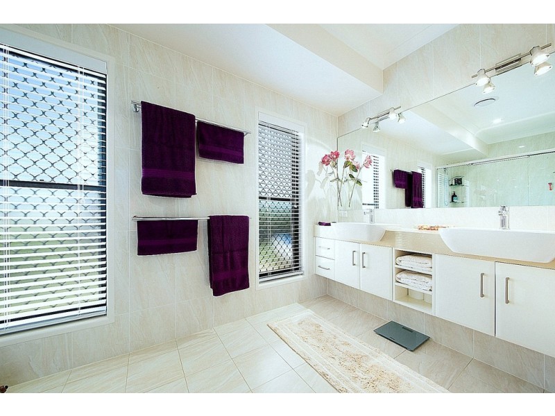 8 Mountain View Drive, Inverness QLD 4703