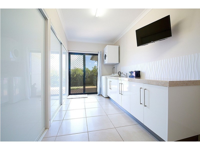 8 Mountain View Drive, Inverness QLD 4703