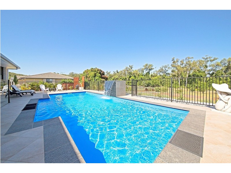 8 Mountain View Drive, Inverness QLD 4703