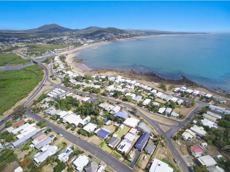 9-11 Pandanus Street, Cooee Bay QLD 4703