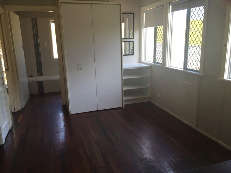 8 Cathne Street, Cooee Bay QLD 4703