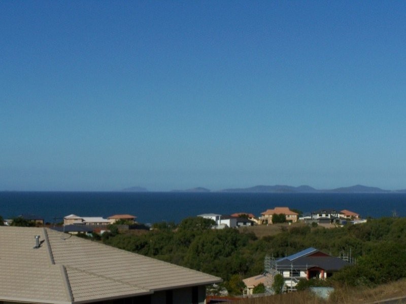 25 Fraser Crescent, Pacific Heights QLD 4703