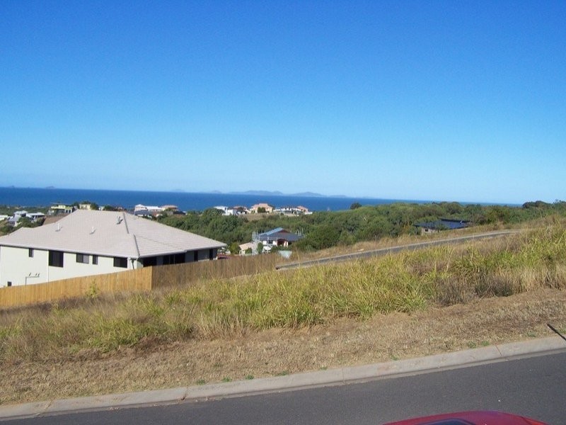 25 Fraser Crescent, Pacific Heights QLD 4703