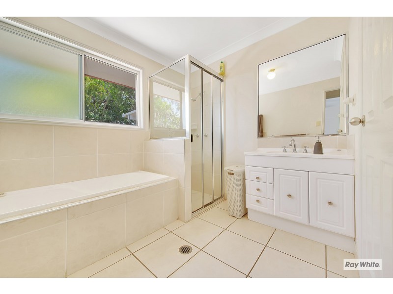 7 Booth Court, Cooee Bay QLD 4703