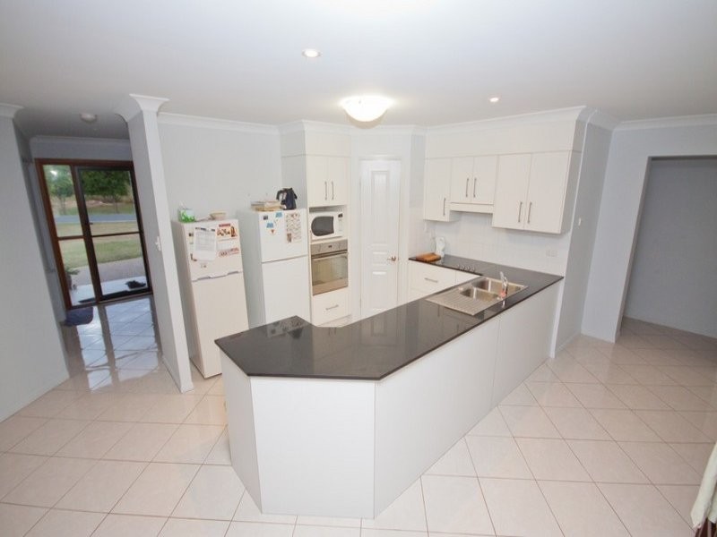 18 Lakeview Circuit, Mulambin QLD 4703