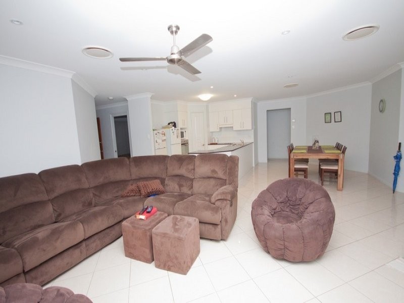 18 Lakeview Circuit, Mulambin QLD 4703