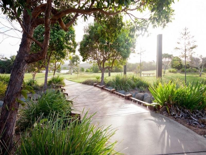 18 Lakeview Circuit, Mulambin QLD 4703