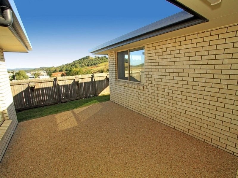 17 Discovery Crescent, Rosslyn QLD 4703