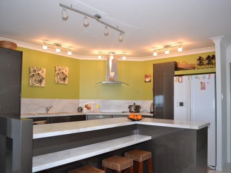 8 Pitcairn Court, Pacific Heights QLD 4703