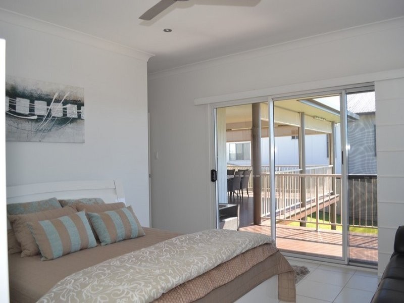 8 Pitcairn Court, Pacific Heights QLD 4703