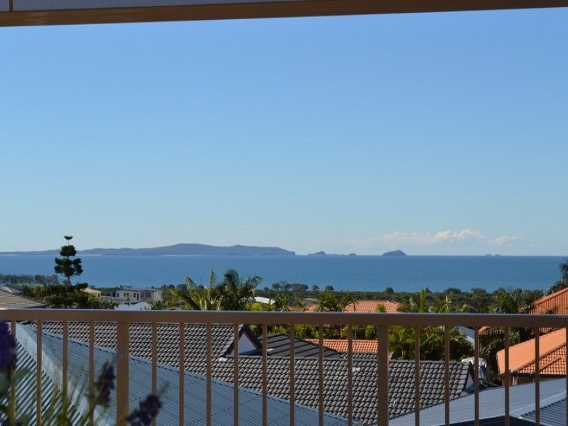 8 Pitcairn Court, Pacific Heights QLD 4703