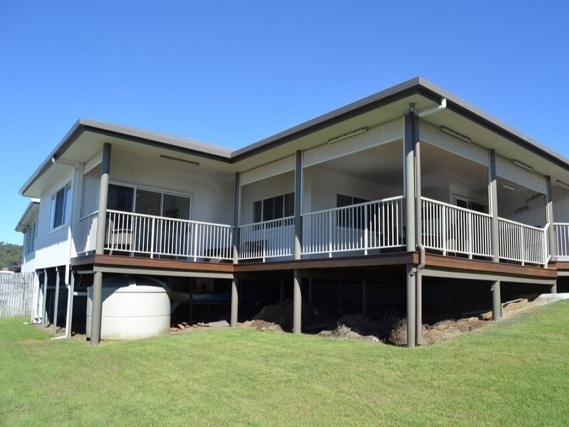 8 Pitcairn Court, Pacific Heights QLD 4703