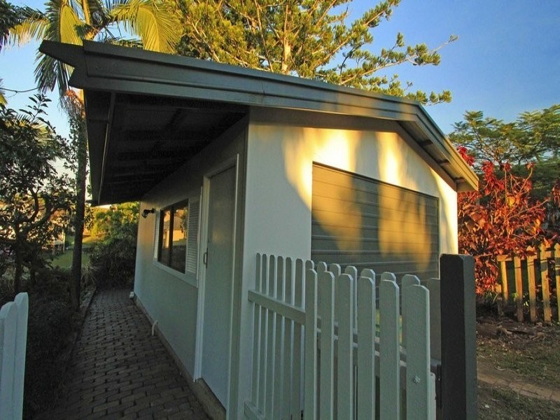 20 Ocean Parade, Cooee Bay QLD 4703