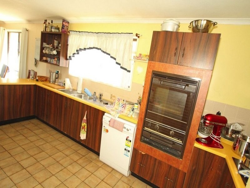 847 Keppel Sands Road, Coowonga QLD 4702