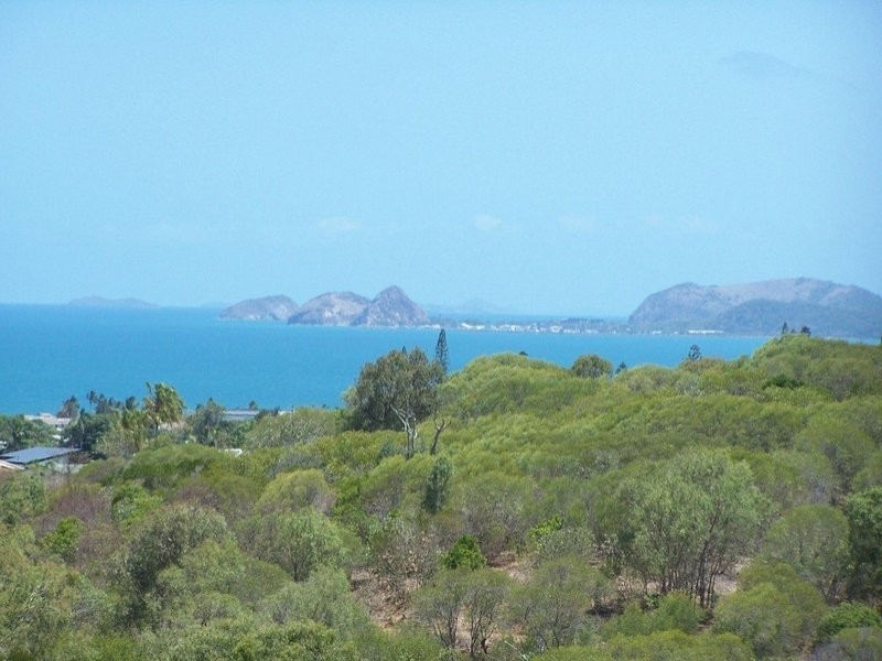 18 Pacific Vista Close, Pacific Heights QLD 4703