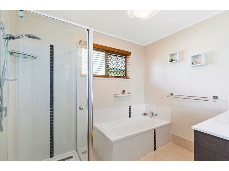 25 Horrie Twiner Street, Keppel Sands QLD 4702