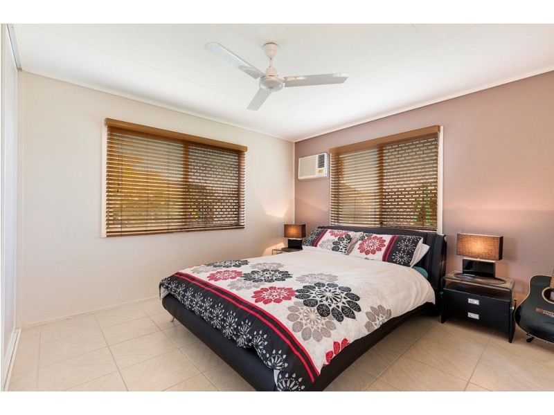 25 Horrie Twiner Street, Keppel Sands QLD 4702