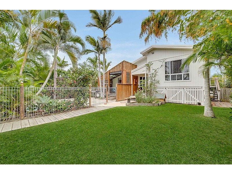 10 Crayke Court, Pacific Heights QLD 4703