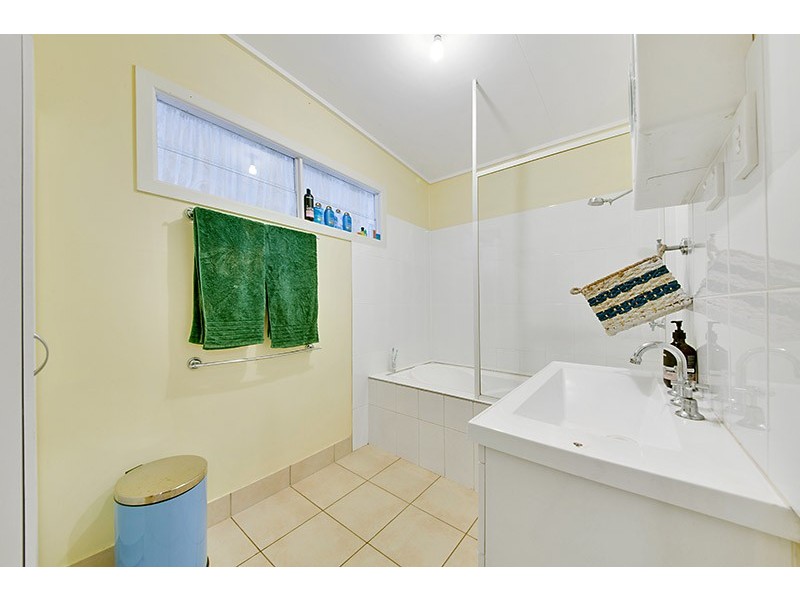 39 Matthew Flinders Drive, Cooee Bay QLD 4703