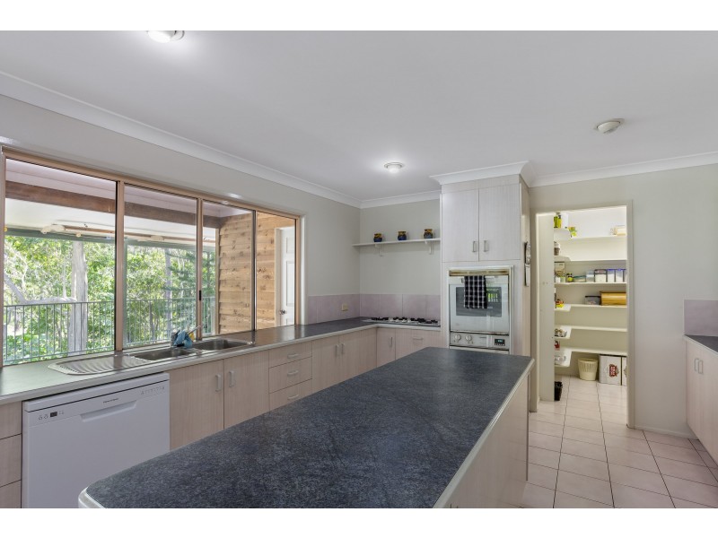 4 Davidson Road, Cawarral QLD 4702