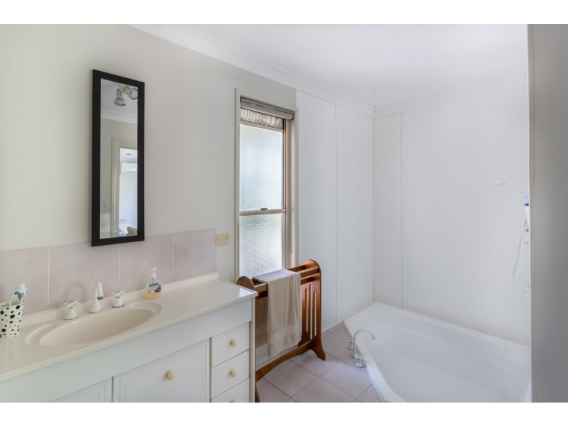 4 Davidson Road, Cawarral QLD 4702