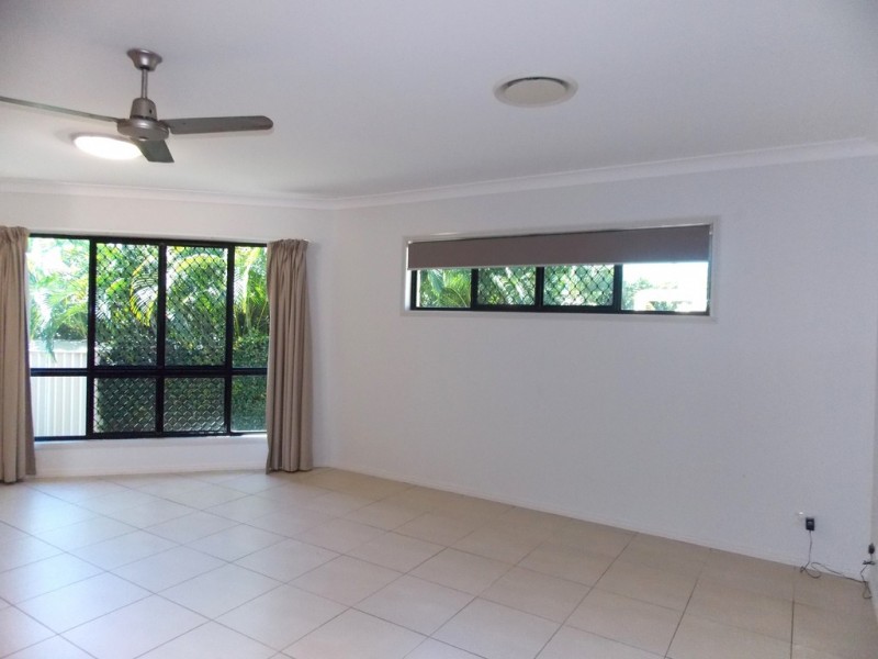 Unit 1, 11 Priors Pocket, Pacific Heights QLD 4703
