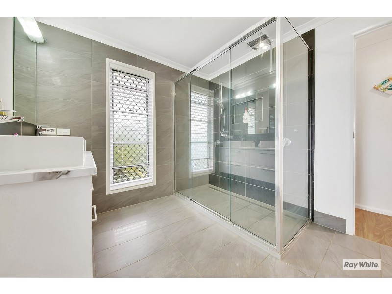 33 Pinnacle Street, Causeway Lake QLD 4703