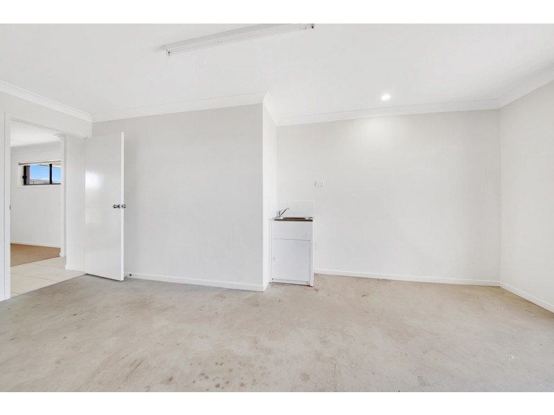 8 Kauri Way, Hidden Valley QLD 4703