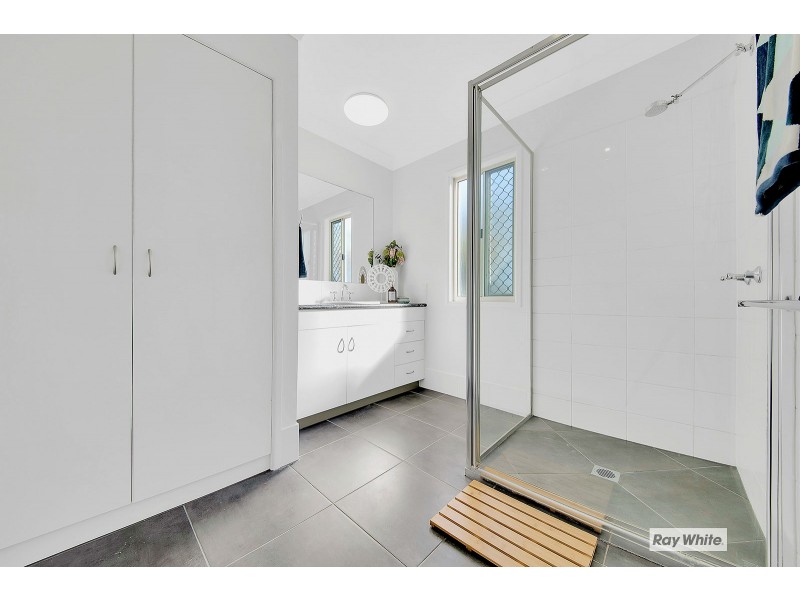 17 Elma Street, Cooee Bay QLD 4703