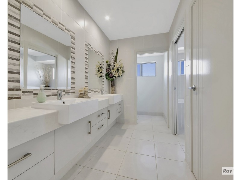 12 Barrington Court, Pacific Heights QLD 4703