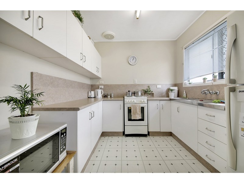 35 Pandanus Street, Cooee Bay QLD 4703