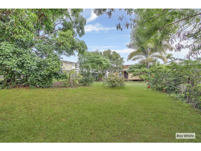 35 Pandanus Street, Cooee Bay QLD 4703