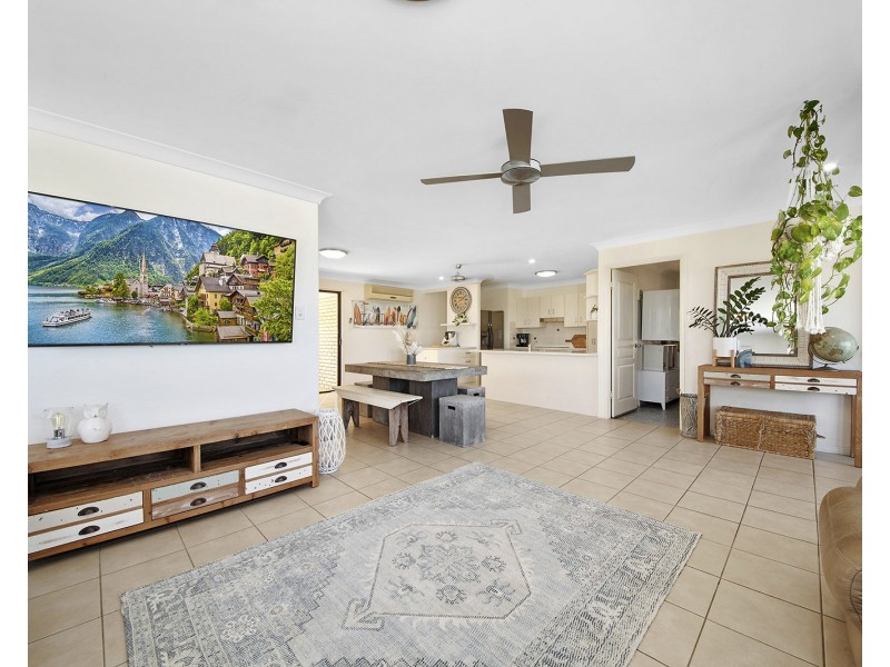 8 Driftwood Drive, Rosslyn QLD 4703