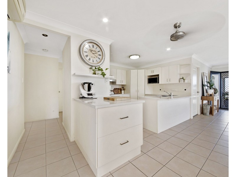 8 Driftwood Drive, Rosslyn QLD 4703