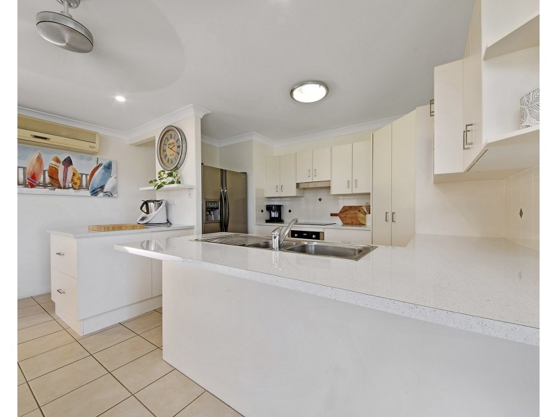 8 Driftwood Drive, Rosslyn QLD 4703