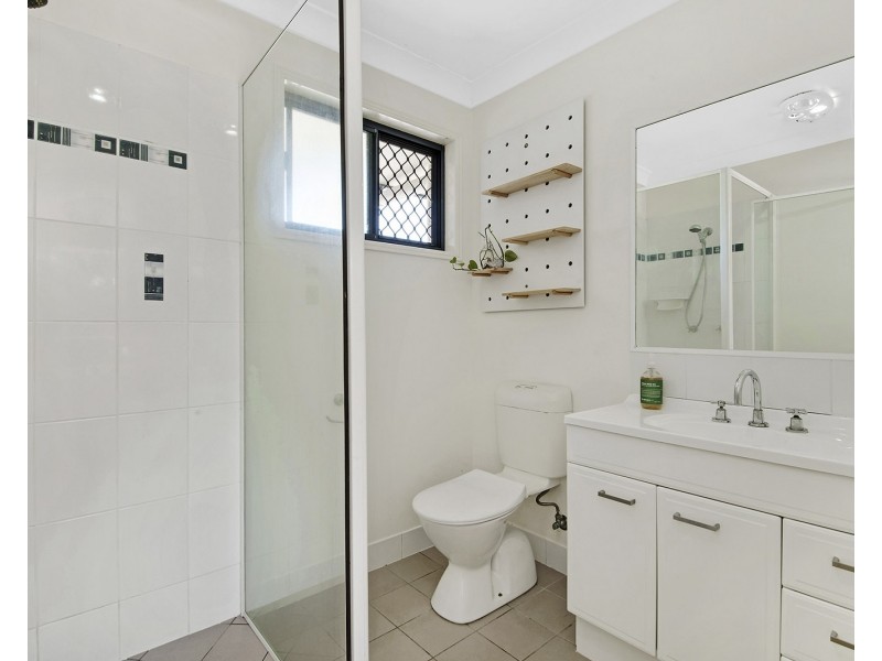 8 Driftwood Drive, Rosslyn QLD 4703