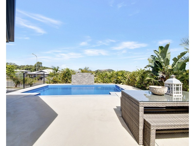 8 Driftwood Drive, Rosslyn QLD 4703