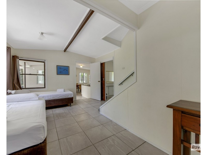 18 Esplanade, The Keppels QLD 4700