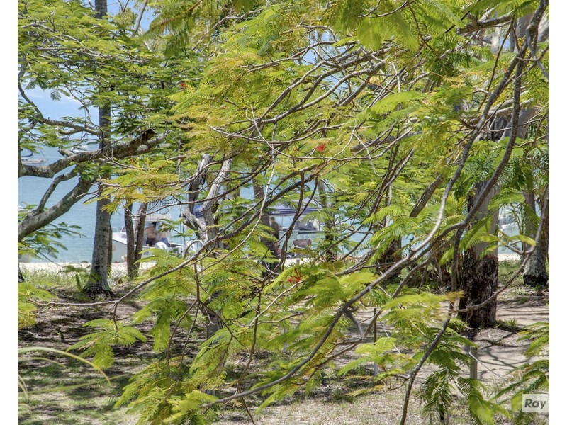 18 Esplanade, The Keppels QLD 4700