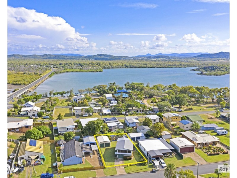 8 Pinnacle Street, Causeway Lake QLD 4703