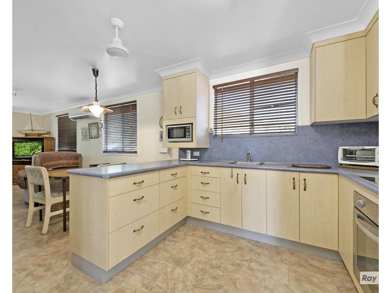 8 Pinnacle Street, Causeway Lake QLD 4703
