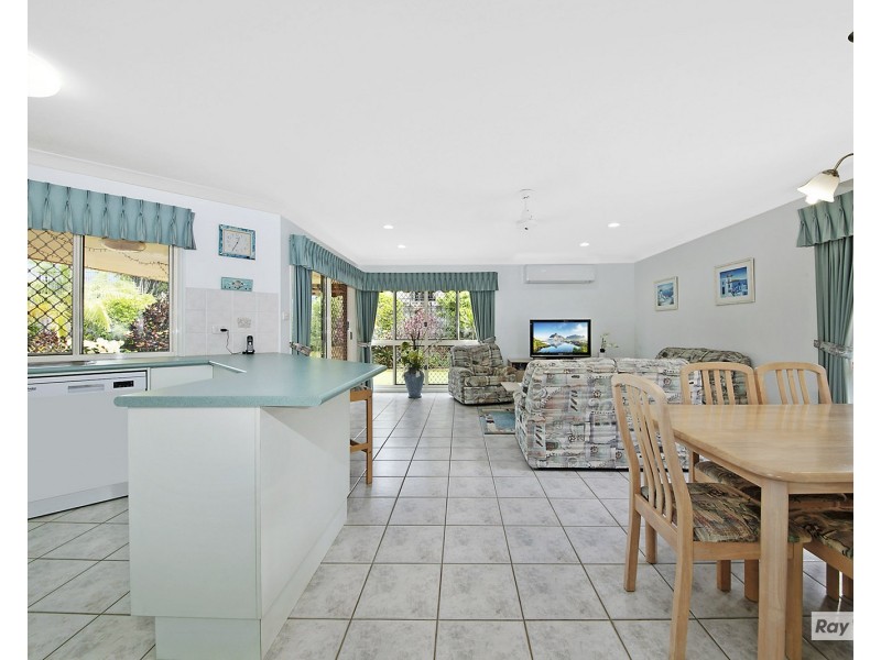 12 Yearsley Grove, Pacific Heights QLD 4703