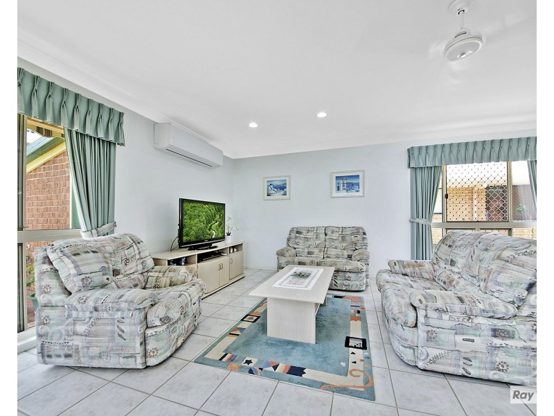 12 Yearsley Grove, Pacific Heights QLD 4703